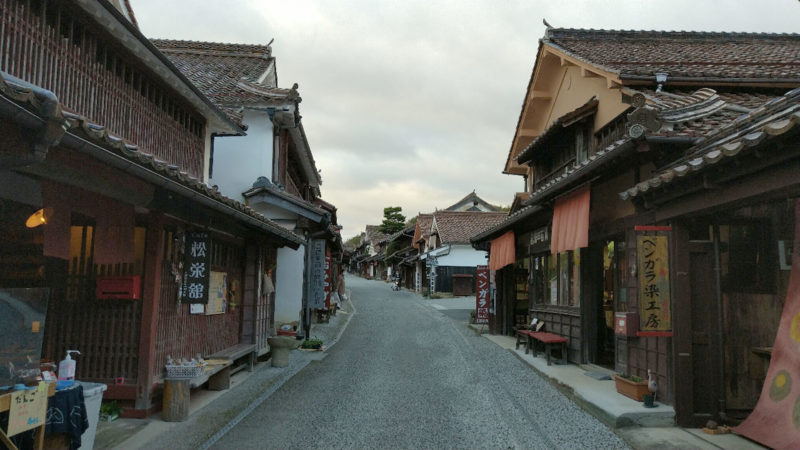 ベンガラ色の町並みで有名な「高梁市の吹屋地区」でロケをしました